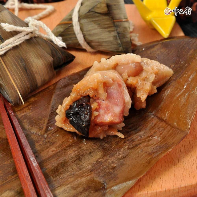 好運攏粽來!肉粽熱銷中!【中二廚】香腸蛋黃一口粽(40g/粒)(10粒/串)